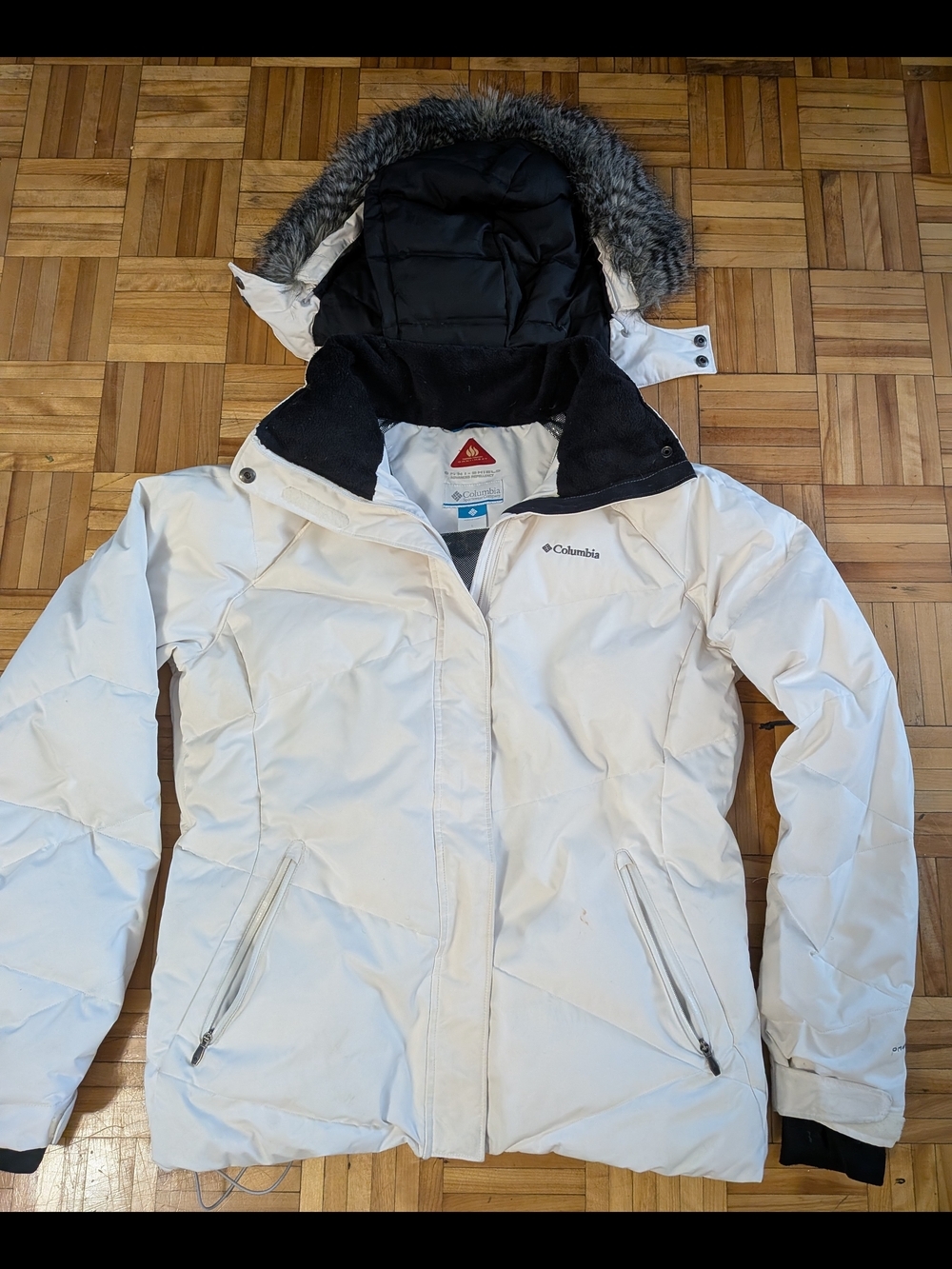 Columbia Women's White Ski Jacket with Faux-Fur Trim Hood Large